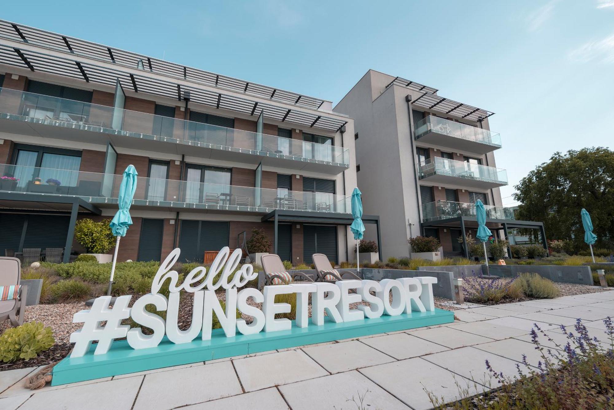 Sunset Resort - Lakeside Apartment Fonyod Ngoại thất bức ảnh