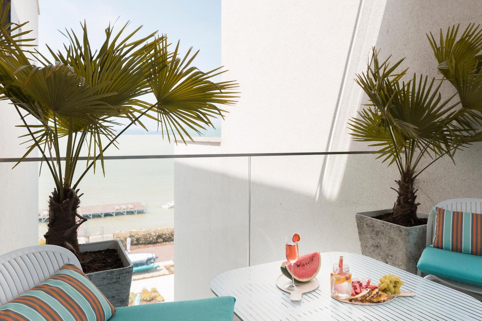 Sunset Resort - Lakeside Apartment Fonyod Ngoại thất bức ảnh