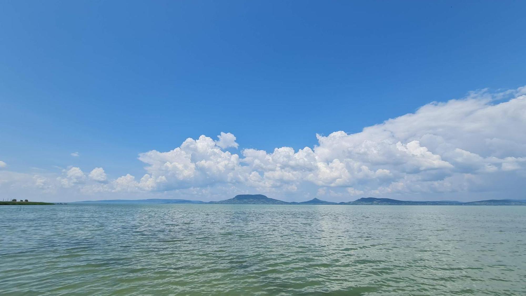 Sunset Resort - Lakeside Apartment Fonyod Ngoại thất bức ảnh