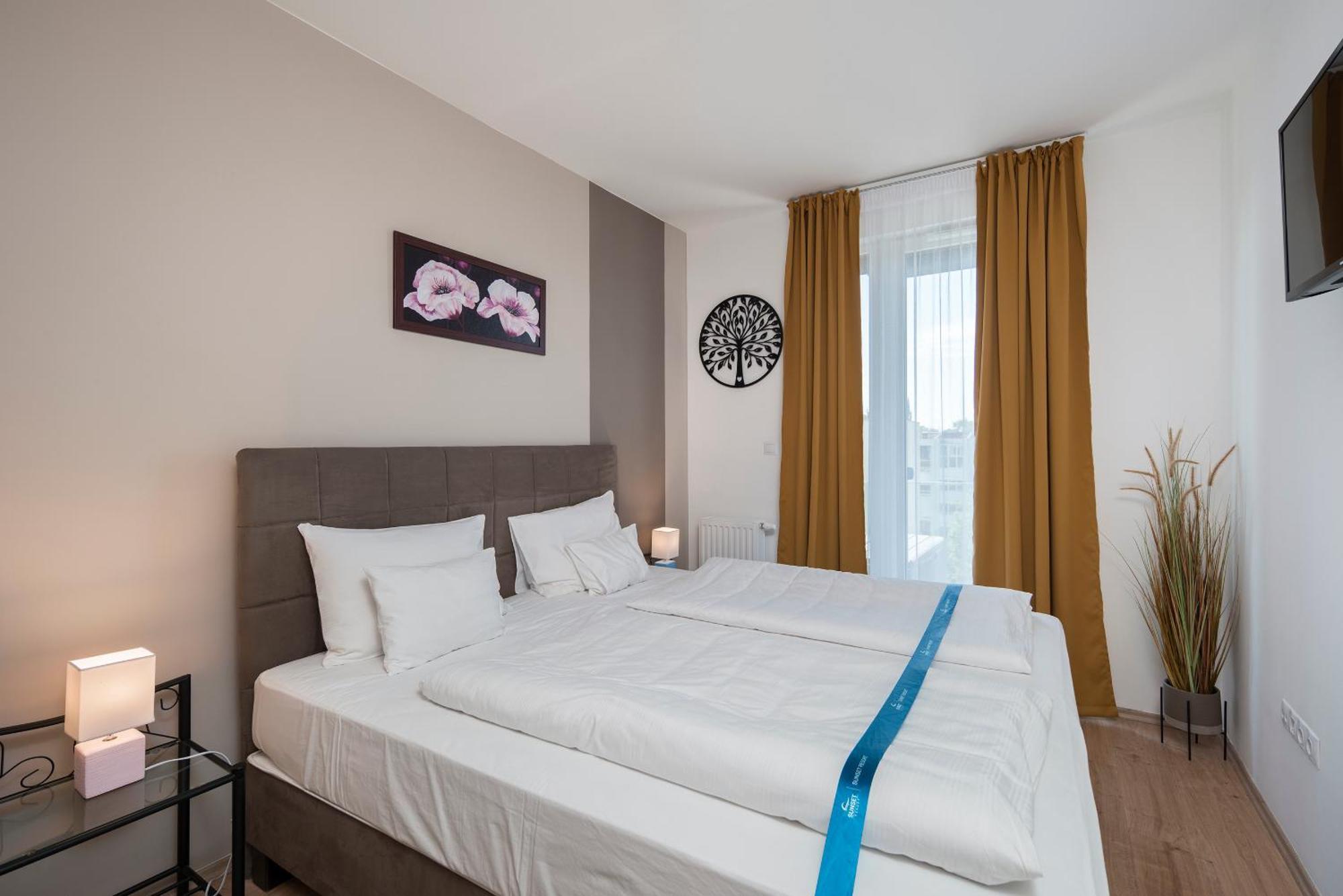 Sunset Resort - Lakeside Apartment Fonyod Ngoại thất bức ảnh
