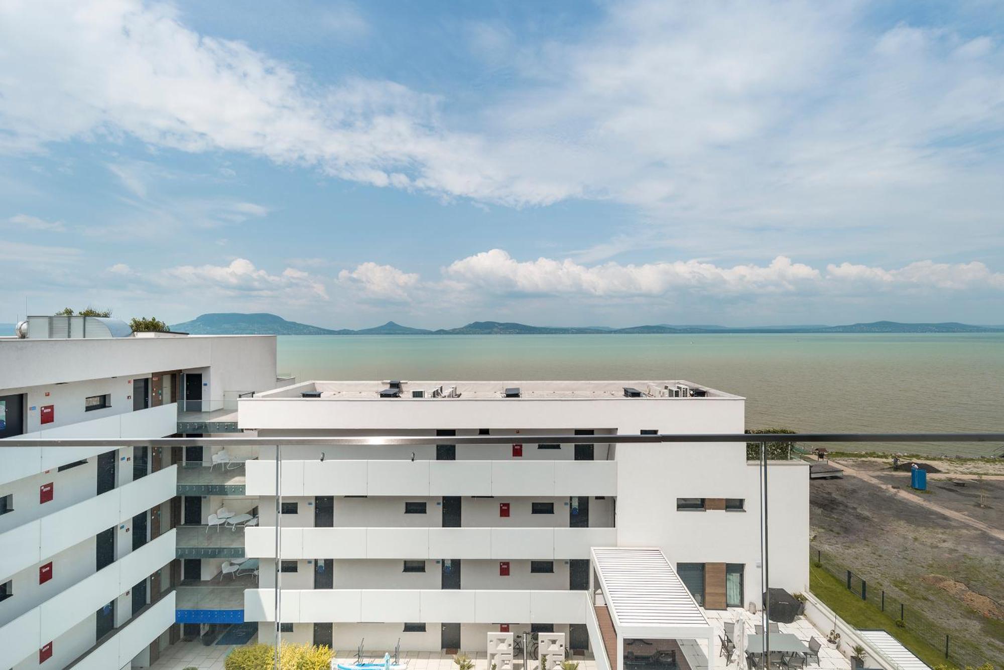 Sunset Resort - Lakeside Apartment Fonyod Ngoại thất bức ảnh