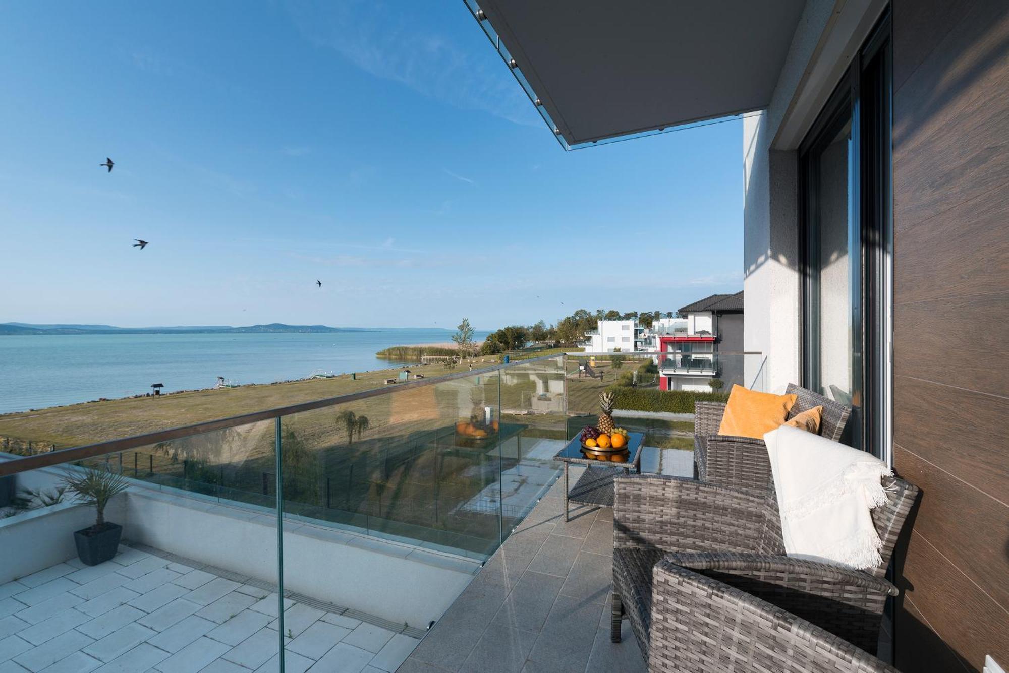 Sunset Resort - Lakeside Apartment Fonyod Ngoại thất bức ảnh
